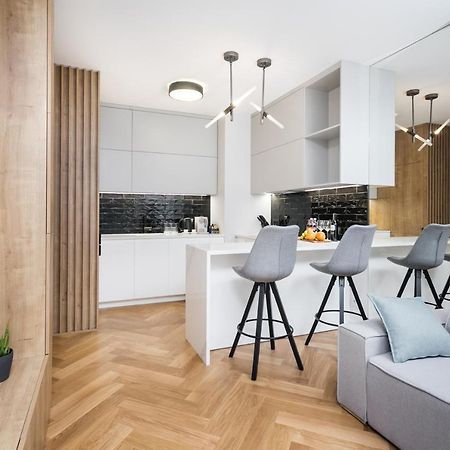 Luxury Apartments Mennica Residence - Golden Apartments - City Center วอร์ซอ ภายนอก รูปภาพ