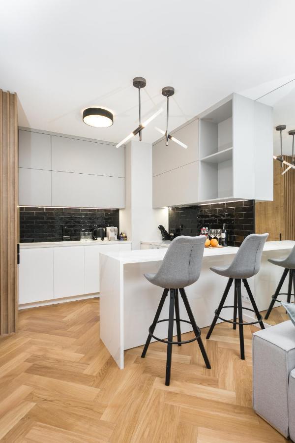 Luxury Apartments Mennica Residence - Golden Apartments - City Center วอร์ซอ ภายนอก รูปภาพ