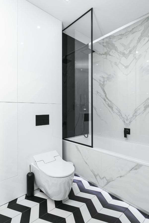 Luxury Apartments Mennica Residence - Golden Apartments - City Center วอร์ซอ ภายนอก รูปภาพ