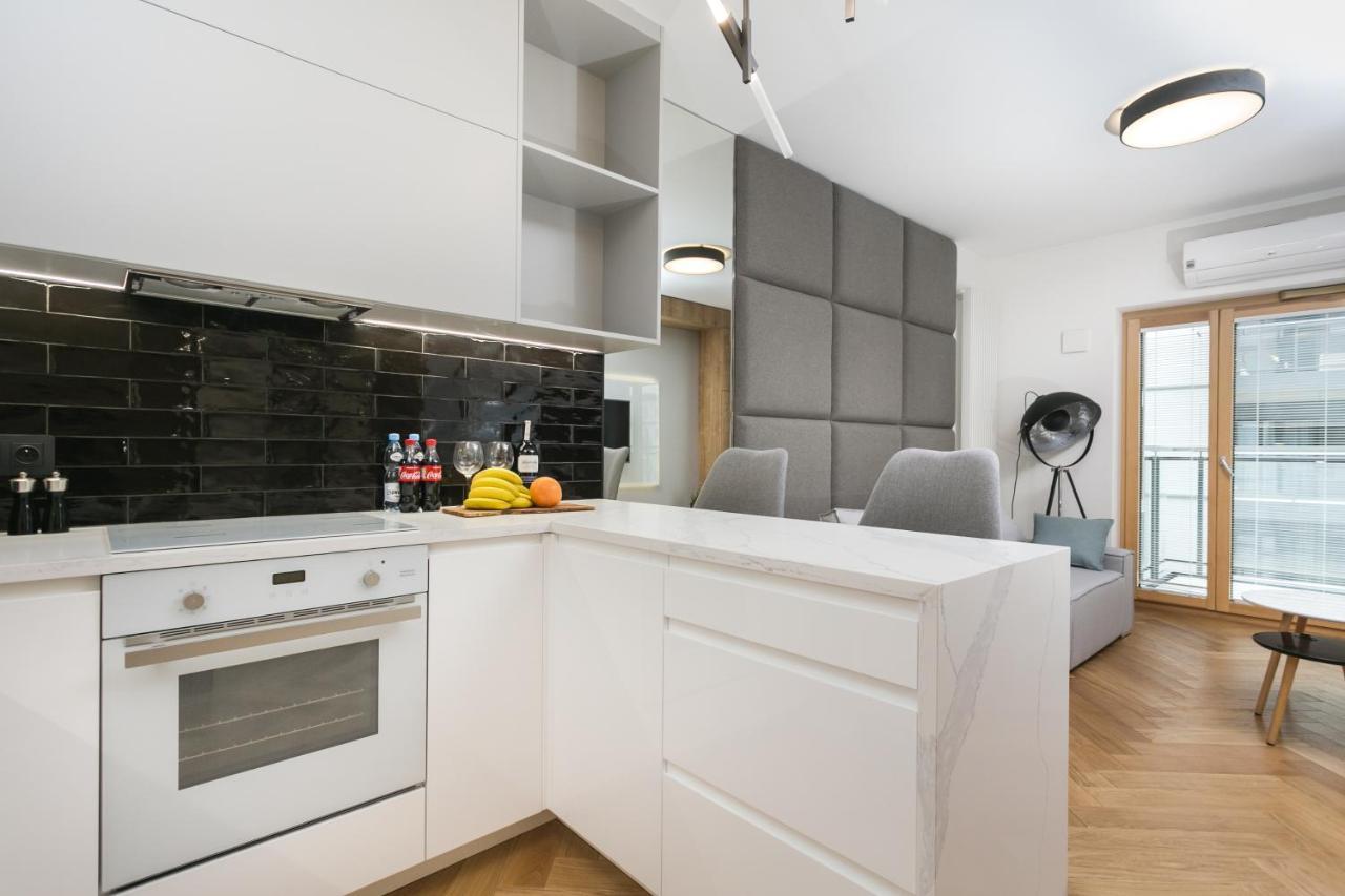 Luxury Apartments Mennica Residence - Golden Apartments - City Center วอร์ซอ ภายนอก รูปภาพ