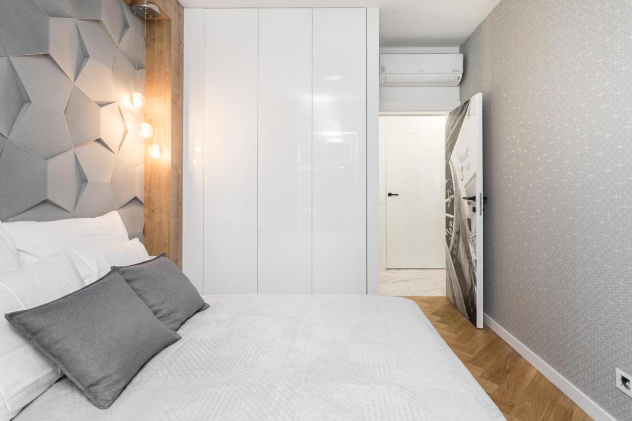 Luxury Apartments Mennica Residence - Golden Apartments - City Center วอร์ซอ ภายนอก รูปภาพ