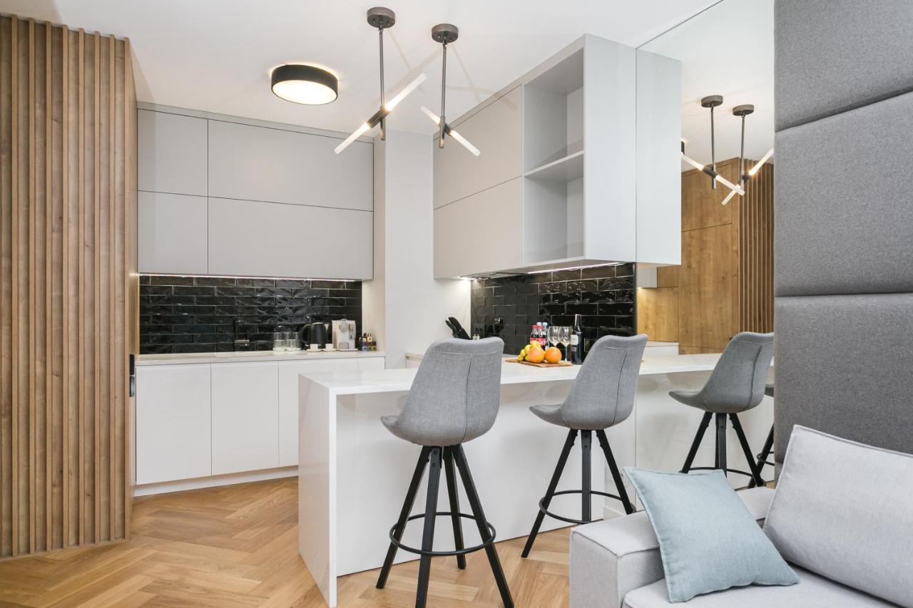 Luxury Apartments Mennica Residence - Golden Apartments - City Center วอร์ซอ ภายนอก รูปภาพ