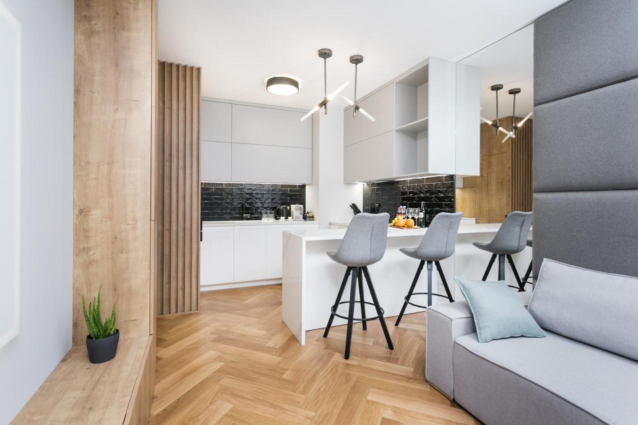 Luxury Apartments Mennica Residence - Golden Apartments - City Center วอร์ซอ ภายนอก รูปภาพ