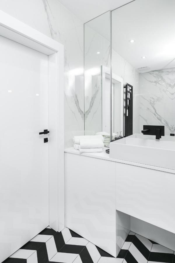 Luxury Apartments Mennica Residence - Golden Apartments - City Center วอร์ซอ ภายนอก รูปภาพ