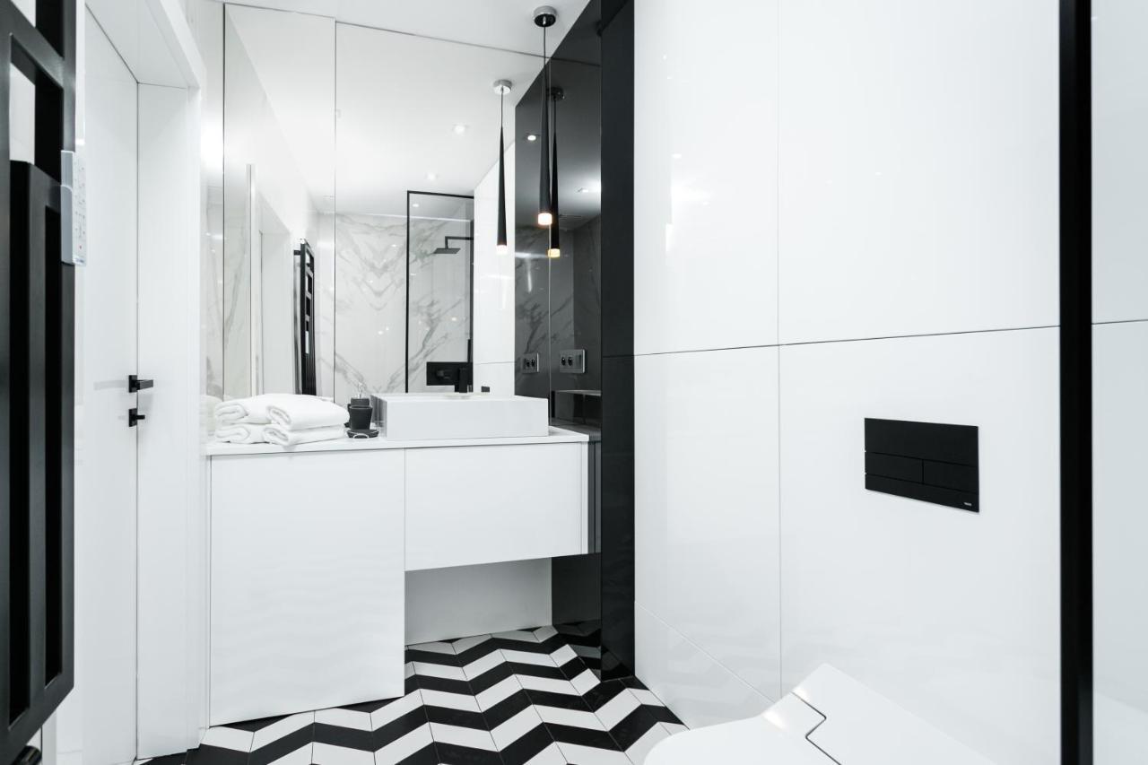 Luxury Apartments Mennica Residence - Golden Apartments - City Center วอร์ซอ ภายนอก รูปภาพ