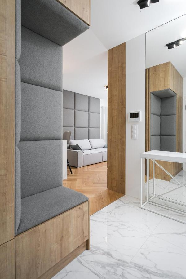 Luxury Apartments Mennica Residence - Golden Apartments - City Center วอร์ซอ ภายนอก รูปภาพ