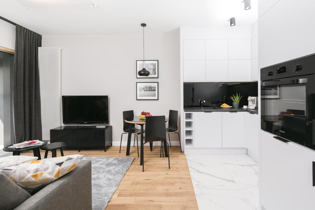Luxury Apartments Mennica Residence - Golden Apartments - City Center วอร์ซอ ภายนอก รูปภาพ