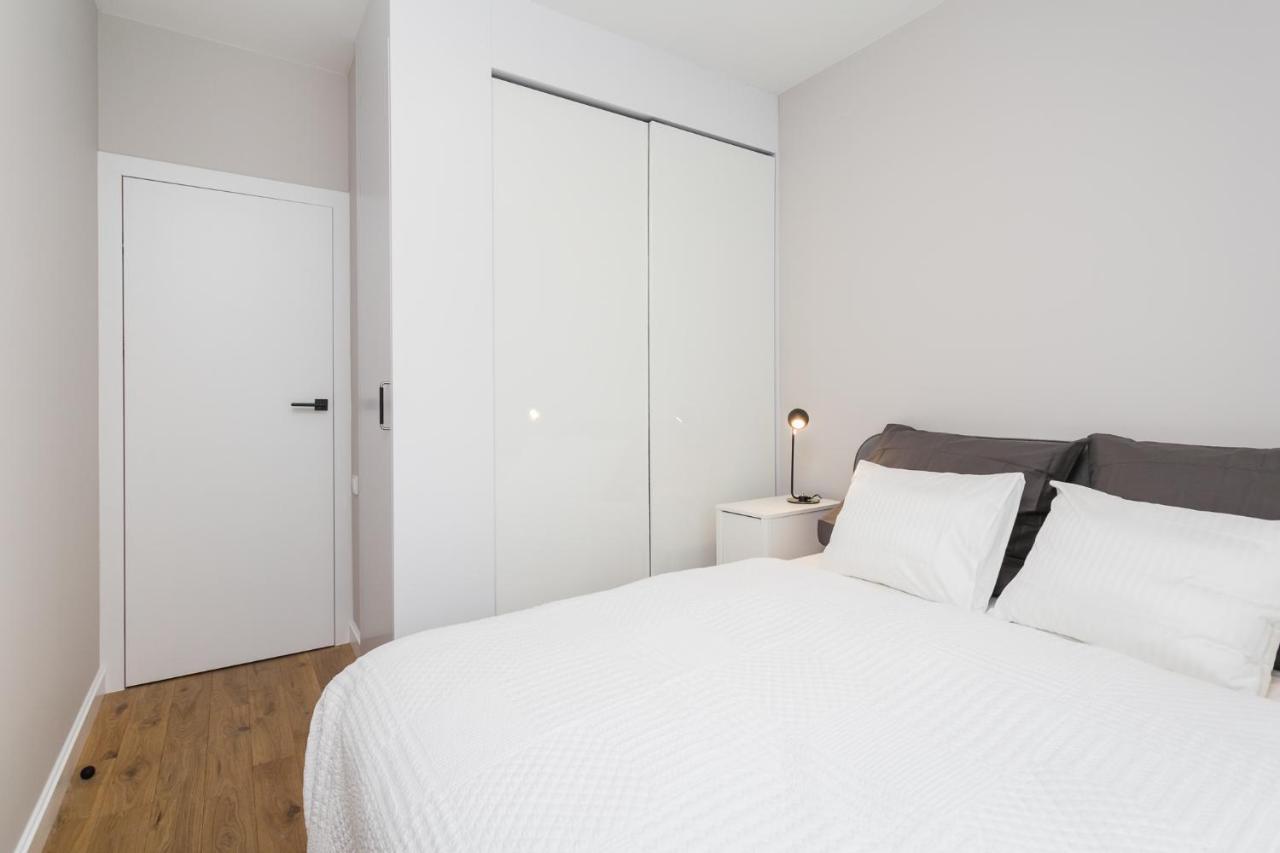 Luxury Apartments Mennica Residence - Golden Apartments - City Center วอร์ซอ ภายนอก รูปภาพ