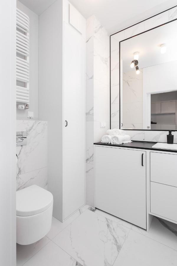 Luxury Apartments Mennica Residence - Golden Apartments - City Center วอร์ซอ ภายนอก รูปภาพ