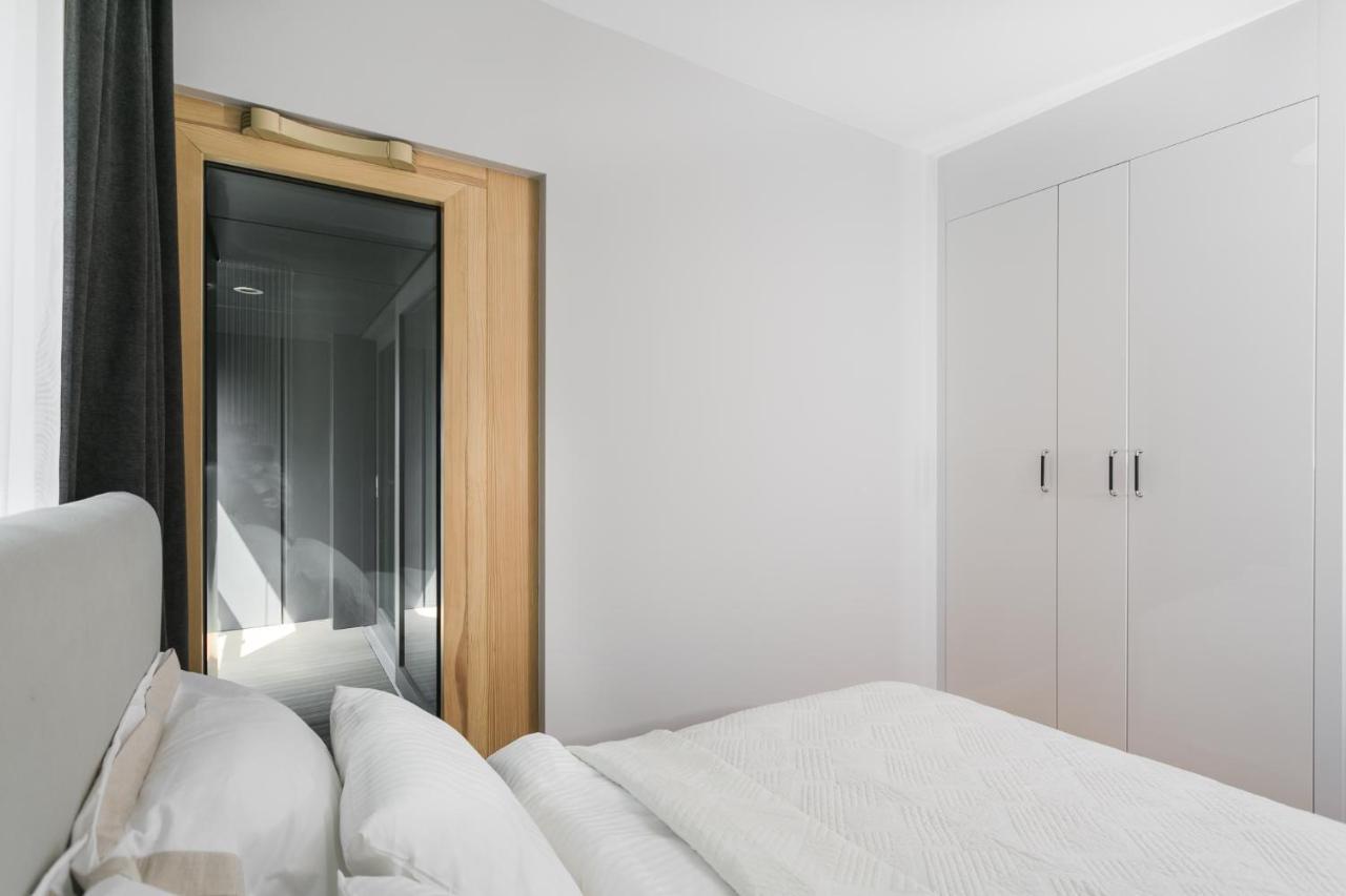 Luxury Apartments Mennica Residence - Golden Apartments - City Center วอร์ซอ ภายนอก รูปภาพ