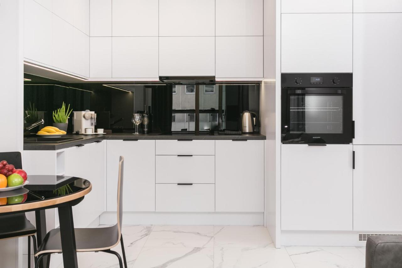 Luxury Apartments Mennica Residence - Golden Apartments - City Center วอร์ซอ ภายนอก รูปภาพ