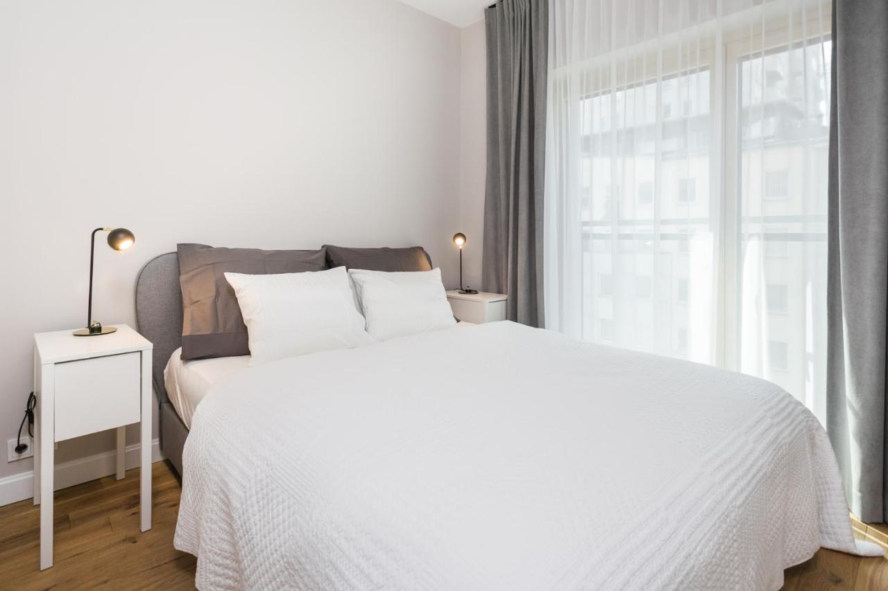 Luxury Apartments Mennica Residence - Golden Apartments - City Center วอร์ซอ ภายนอก รูปภาพ
