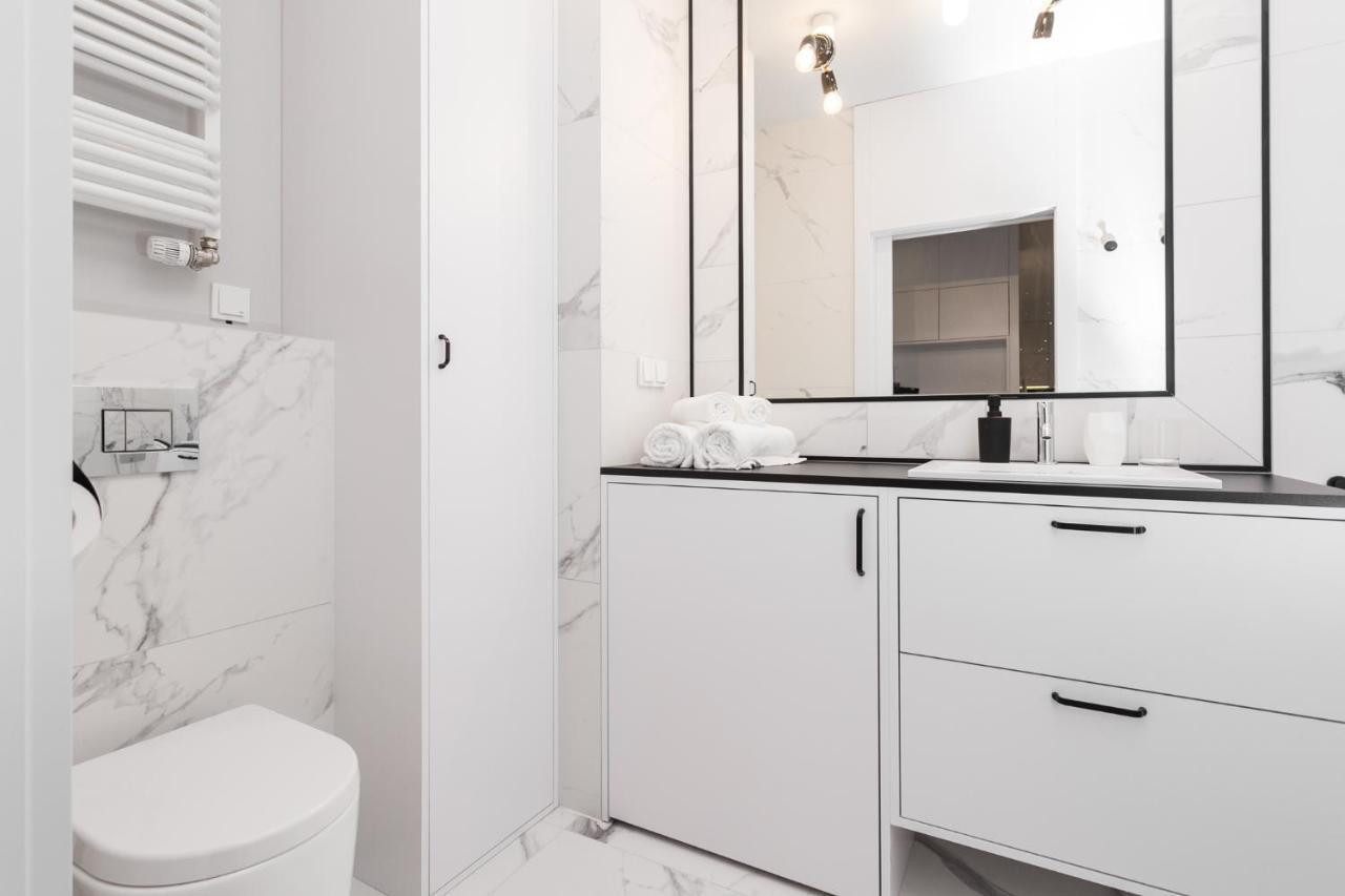 Luxury Apartments Mennica Residence - Golden Apartments - City Center วอร์ซอ ภายนอก รูปภาพ