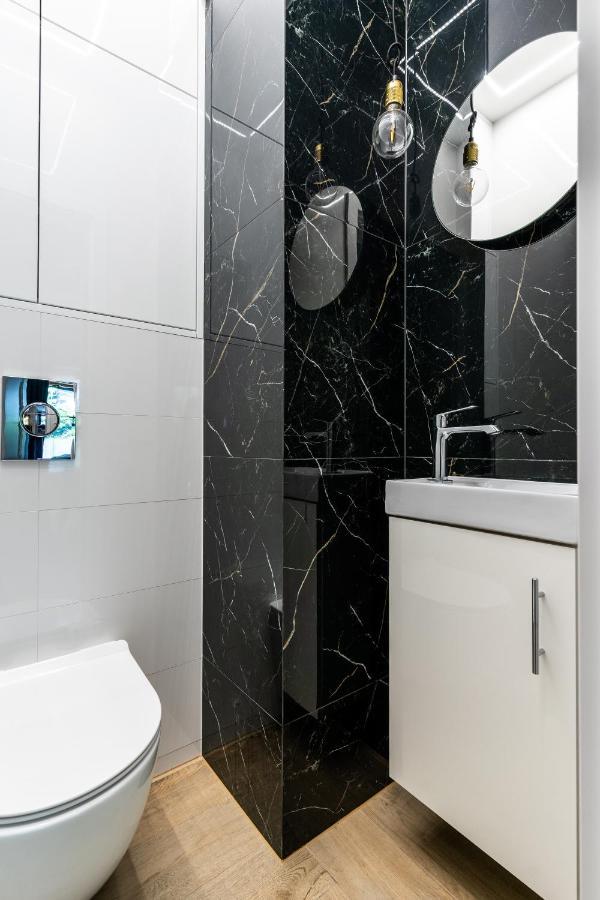 Luxury Apartments Mennica Residence - Golden Apartments - City Center วอร์ซอ ภายนอก รูปภาพ