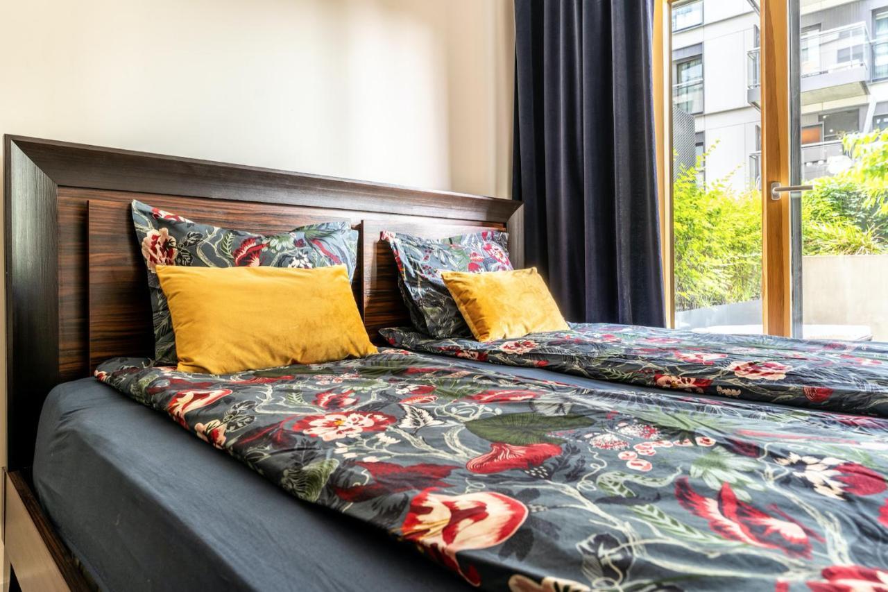 Luxury Apartments Mennica Residence - Golden Apartments - City Center วอร์ซอ ภายนอก รูปภาพ