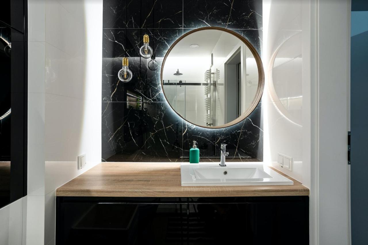 Luxury Apartments Mennica Residence - Golden Apartments - City Center วอร์ซอ ภายนอก รูปภาพ